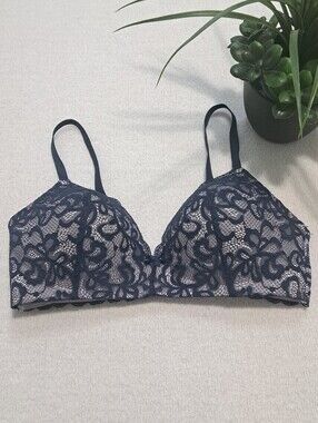 La Vie En Rose Navy Lace Overlay Bra Womens Size 36D Wirefree Feminine Lingerie